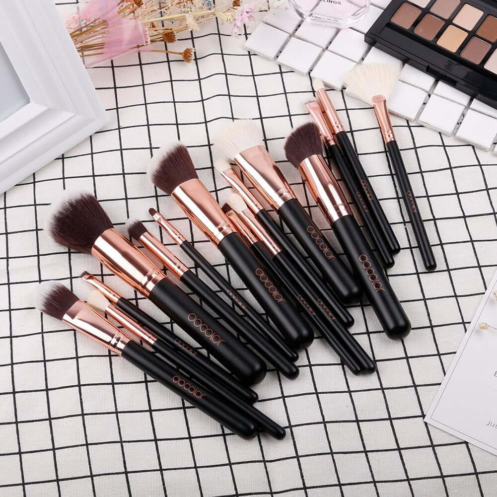 Makeup Brushes 15Pcs Professional Makeup Brush Set with Travel Bag Powder Foundation Concealers Eyeshadow Eyeliner Blending Lip Brush Tools Gift Choice